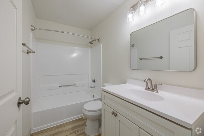 2BR, 2BA - 839SF - Second Bathroom