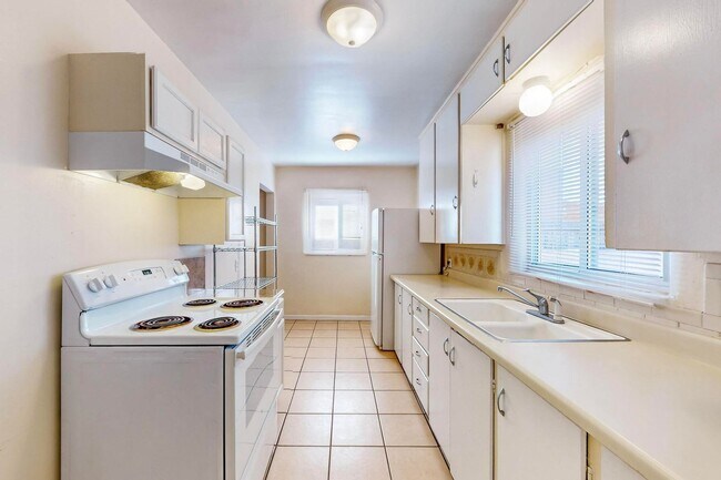 Photo - 327 Jefferson St NE Unit Main House