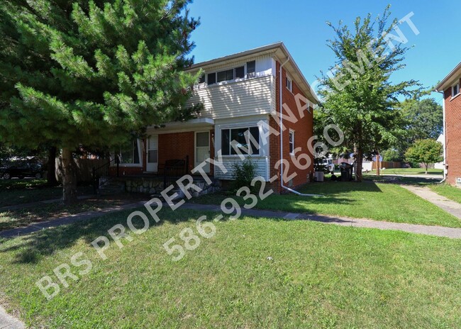 Building Photo - 2 bedroom duplex unit Rental