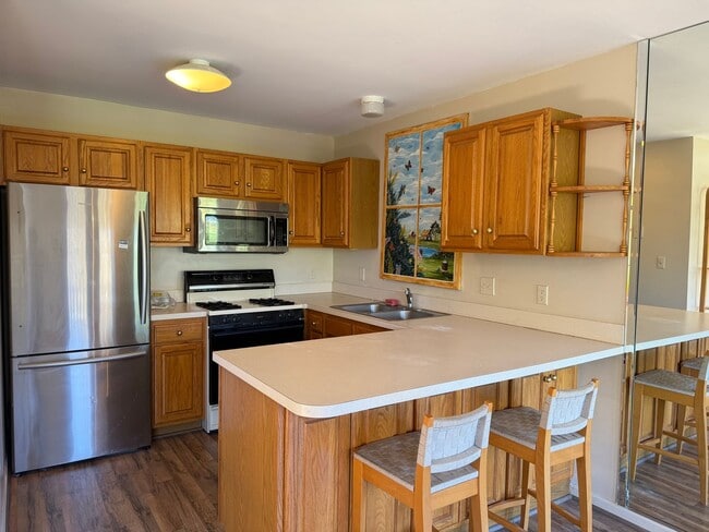 Photo - Beautiful 3 Bedroom 1.5 Bathroom Townhome ...