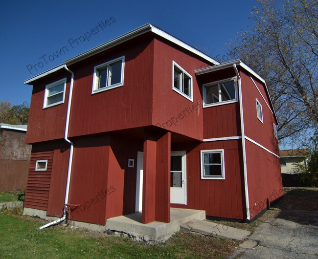Building Photo - 1910 Moore Ave