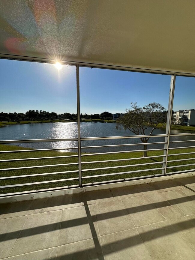 Photo - 3085 Cornwall E