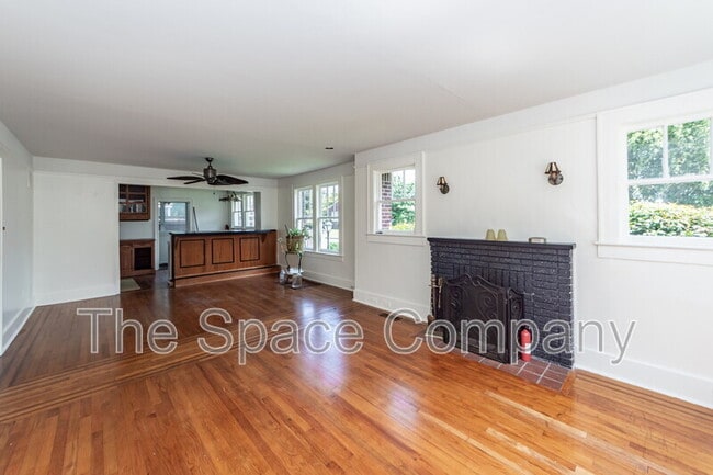 25 8th Ave
