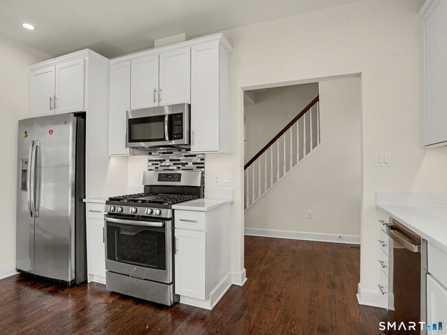 Photo - 604 Newfield Ave Unit B