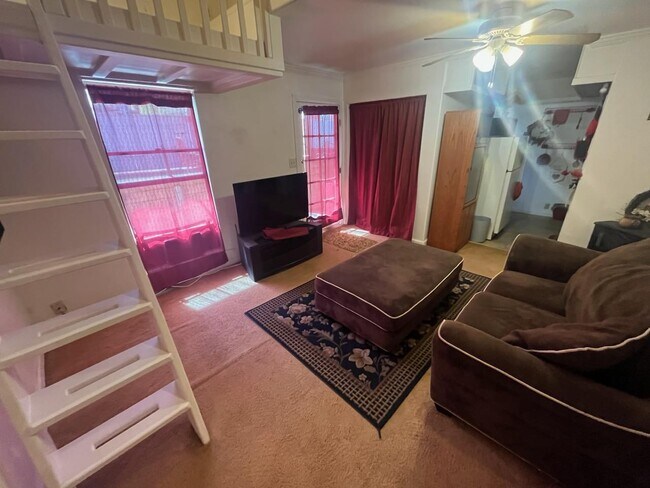 1 bedroom with loft - 6129 Andalusia Ave Apartments