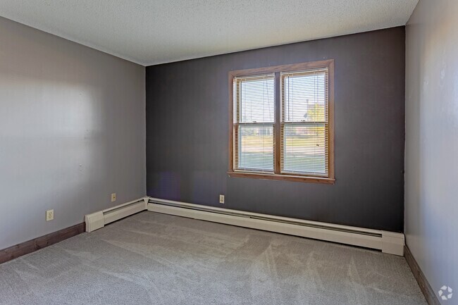 2BR, 1BA - 850 SF - 428 Flatts