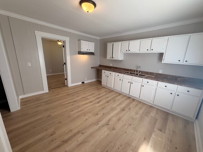 Photo - 1402 5th Ave N