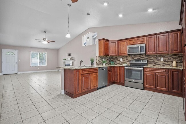 Photo - 4 Bedroom Single Family Home!
