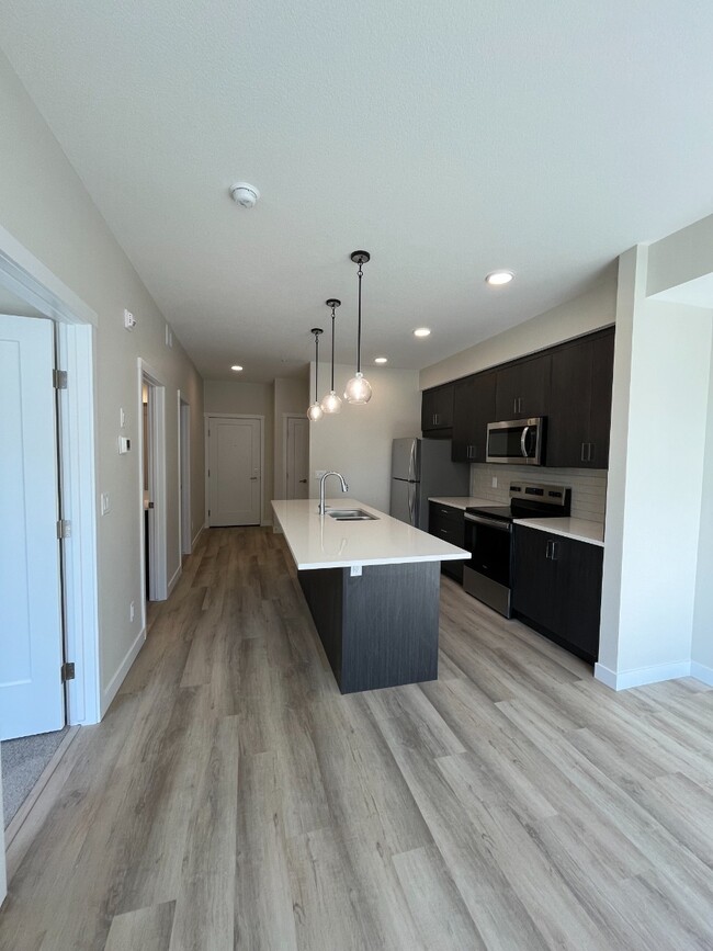 Building Photo - Modern 2-Bedroom Condo in Prime Calgary Location Unit 205