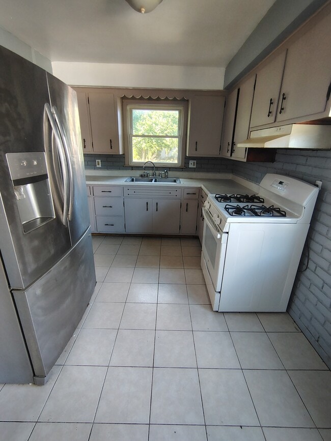 Photo - 2524 N Rockton Ave