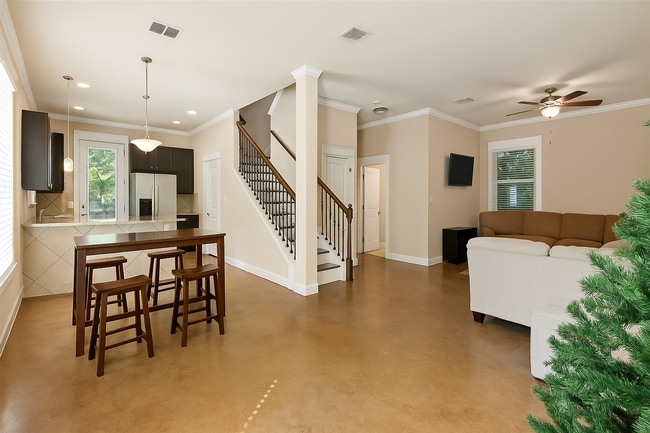 Photo - 507 W N Loop Blvd Unit 32-A