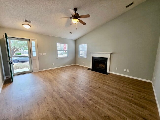 Photo - Charming 3 bedroom with fenced in yard - Tall Pines - Ladson