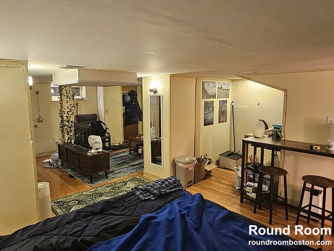 Building Photo - 4 Saint Mary Rd Unit 1 Rental