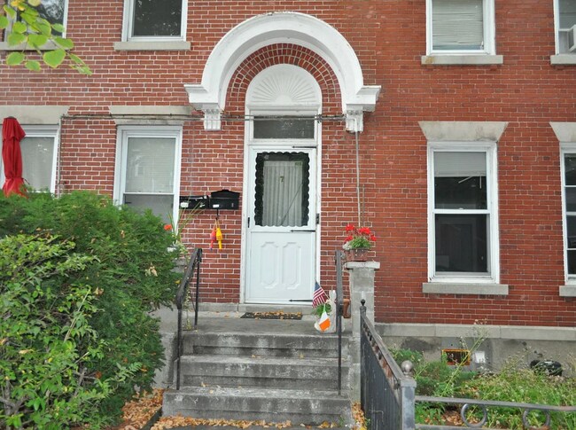 Building Photo - 7 Wallingford Rd Unit #2