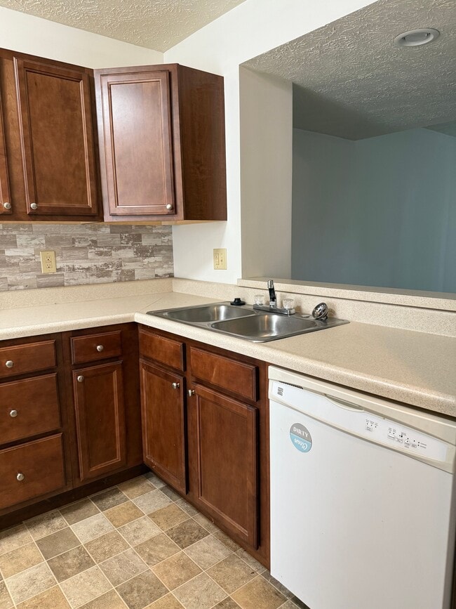 Photo - 517 E Graham Pl