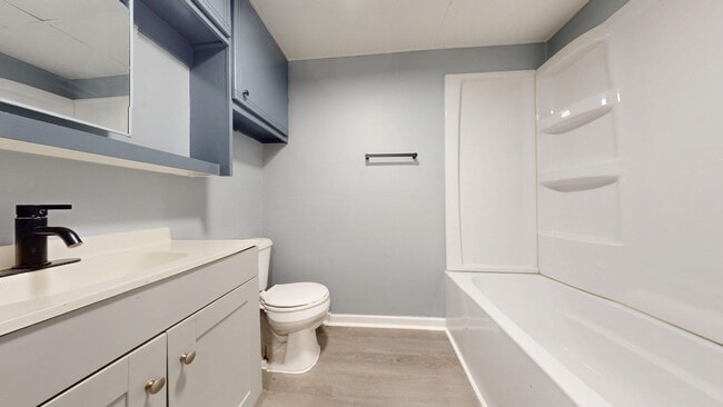 Photo - 221 W Union St Unit B