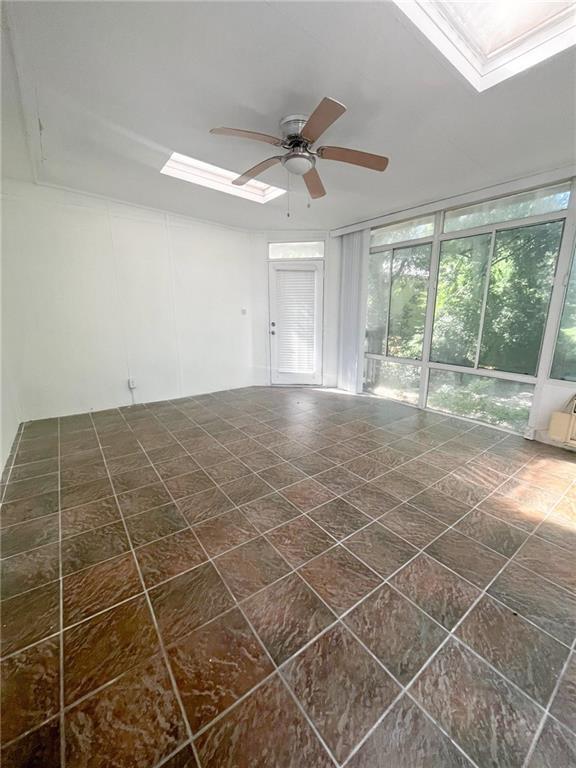 Photo - 910 Greenwood Ave NE