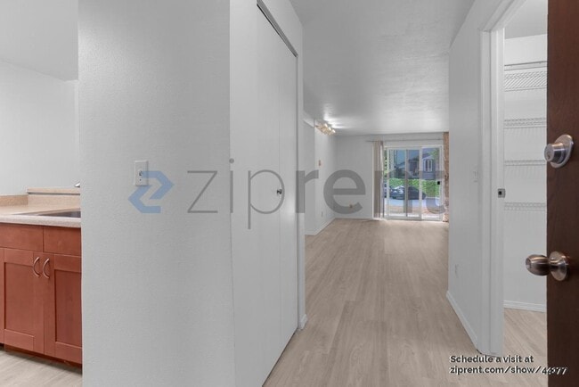 Building Photo - 14450 NE 31st St Rental