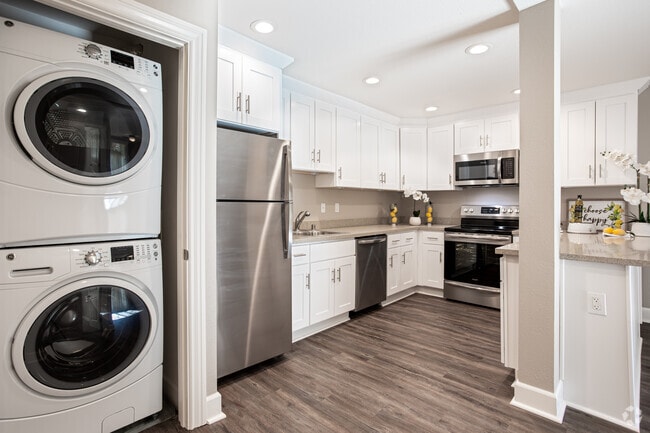 1BR, 1BA -700SF - Vista Creek Apartments