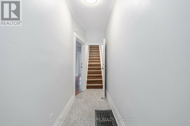 Photo - 2291 Dundas St W