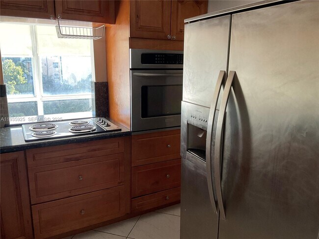 Photo - 200 172nd St Unit 520