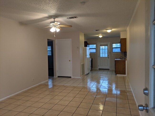 Building Photo - 517 N Clements St