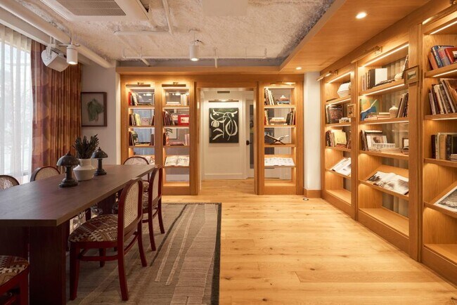 NOVEL 14th Street by Crescent Communities