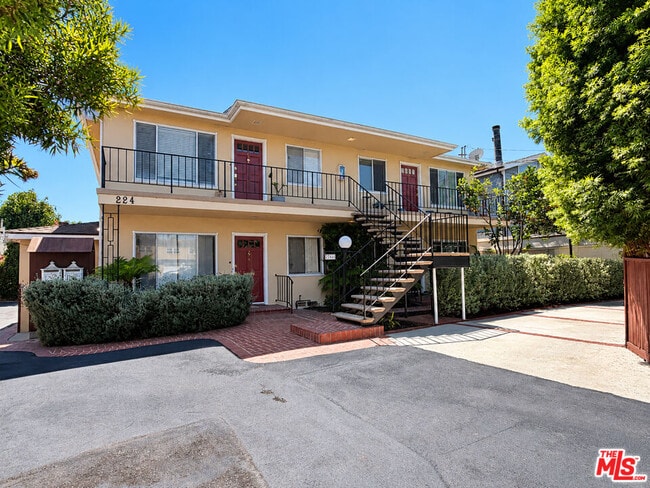 Building Photo - 224 Bicknell Ave Unit C