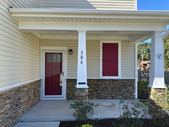 Photo - 306 Merrick Way