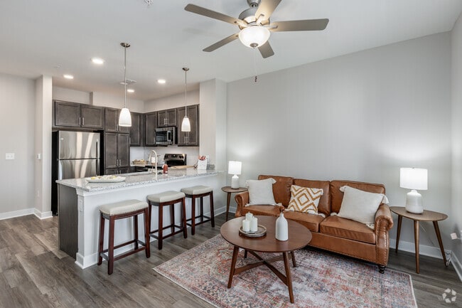 1BR, 1BA - 690SF - Living Room