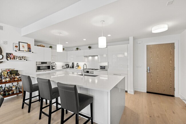 Photo - 9 Ave at Port Imperial Unidad 0910