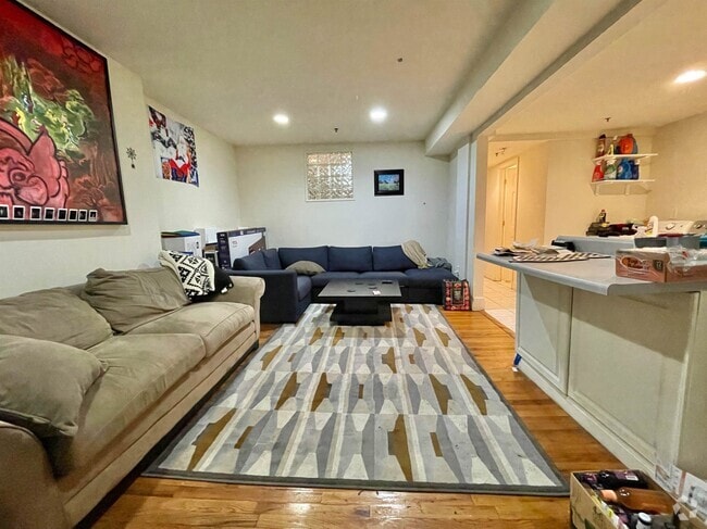 Building Photo - 1035 Washington St Unit LL Rental