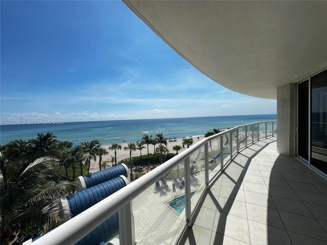Building Photo - 18671 Collins Ave Unit 402