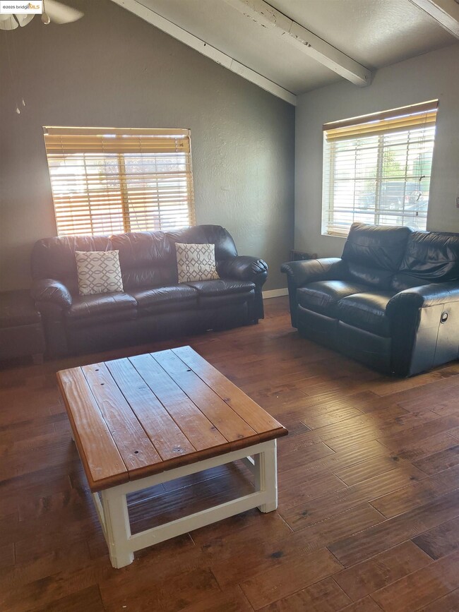 Photo - 35 E 16th St