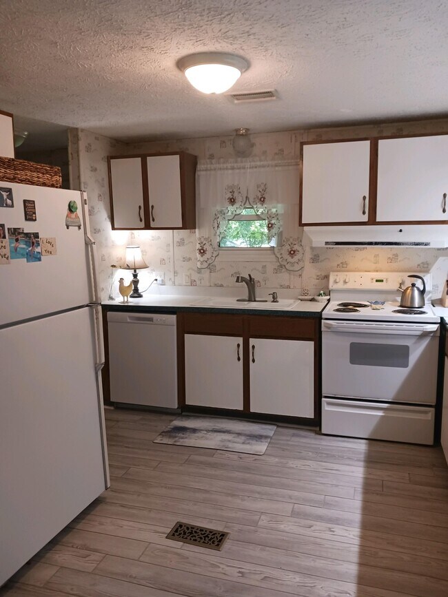 Photo - 381 Katie Dr