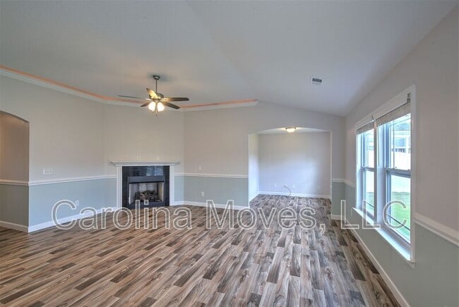 Photo - 1303 Lindale Pl