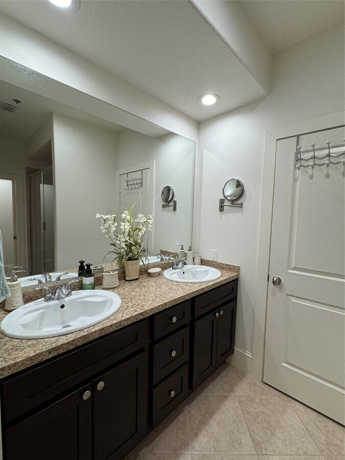 Photo - 2208 Postoffice St