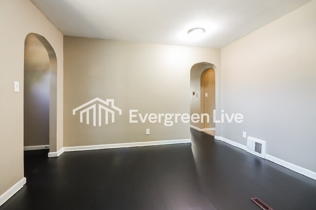 Photo - 1115 W 24TH St S