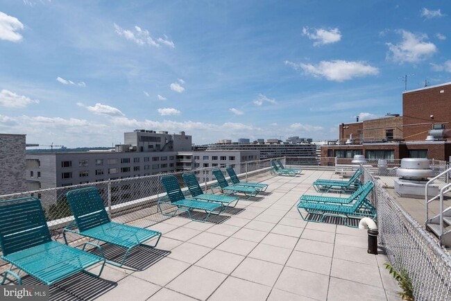 Photo - 2401 H St NW Unit Bon Wit Plaza