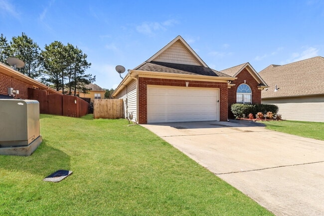 Photo - 2045 Highview Way