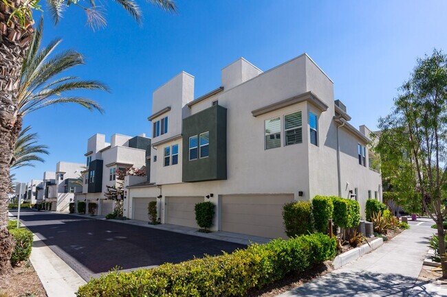 Building Photo - Beautiful Townhome at Millenia in Otay Ranch!