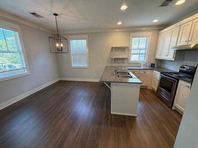 Photo - 306 W 6th St Unit B