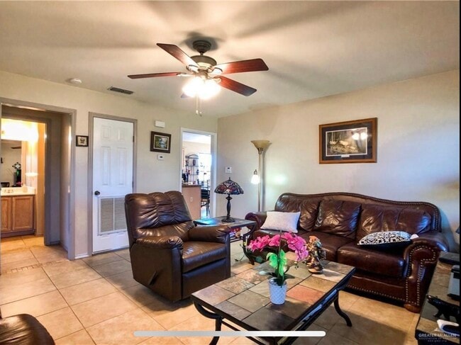 Living rm - 1305 Ambrosia Dr