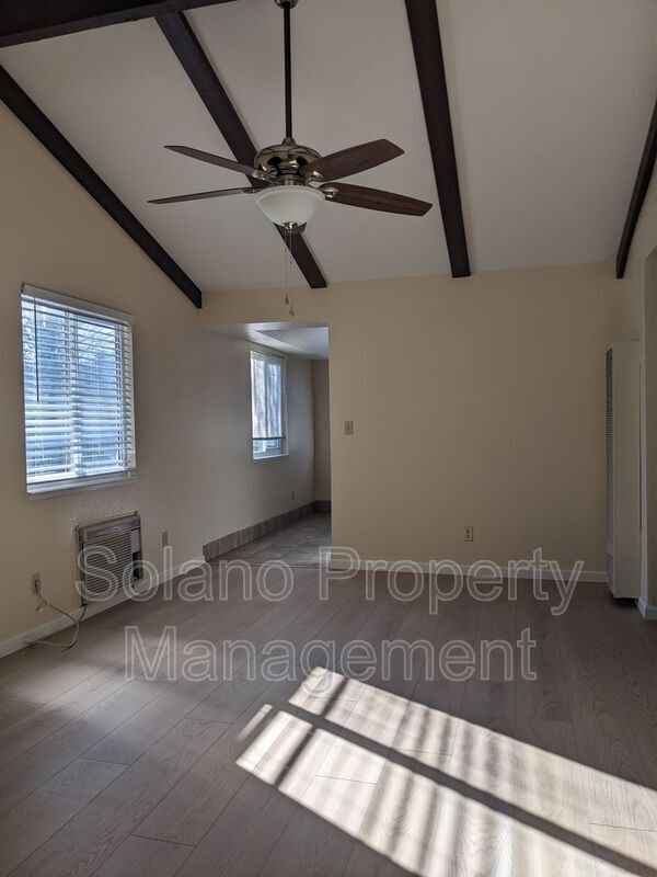 Photo - 1028 Illinois St