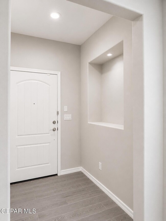Photo - 909 Malven Pl