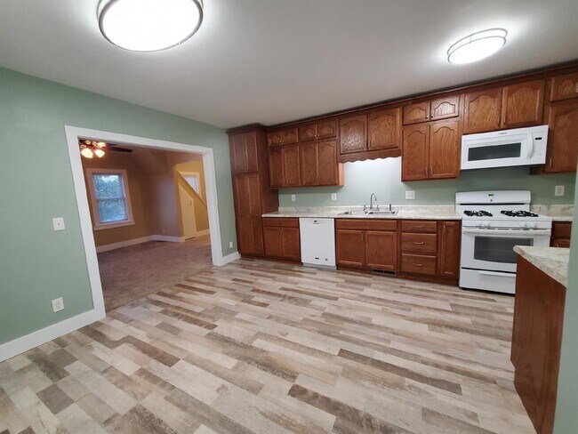 Photo - Spacious 2 Bedroom House Updated with Remo...