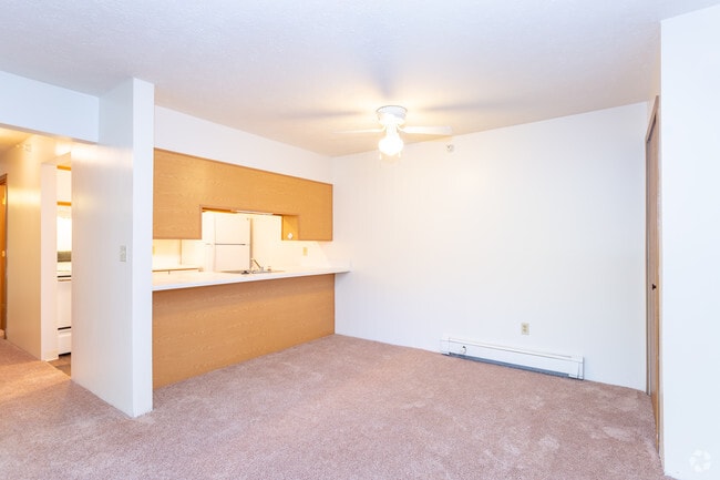 2 BR, 1 BA - 960 SF