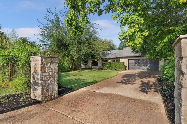 Photo - 1711 Old Mill Rd House