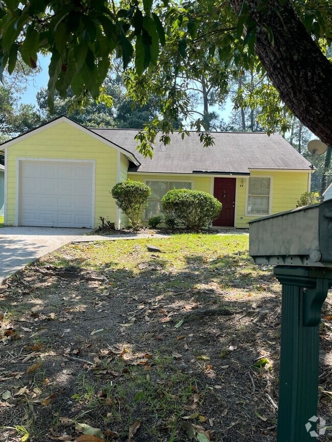 Building Photo - 3 Bedroom Home Close to Georgia Southern's...