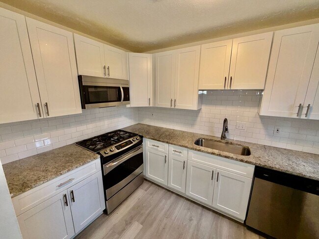 Photo - 2082 Lenoa Ln